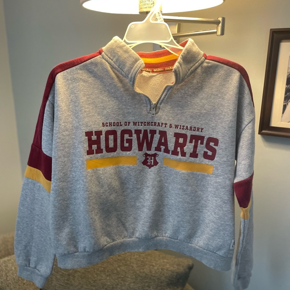 Universal Studios Hogwarts sweater